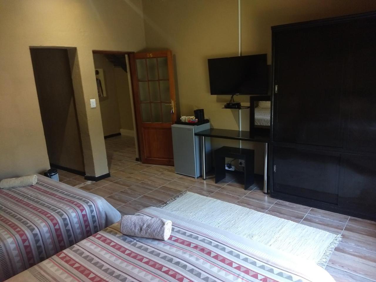 Villa Schreiner Guest House Randburg ภายนอก รูปภาพ