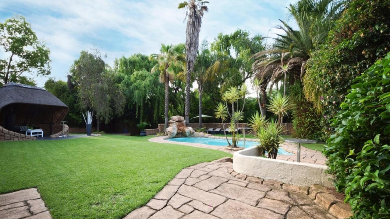 Villa Schreiner Guest House Randburg ภายนอก รูปภาพ