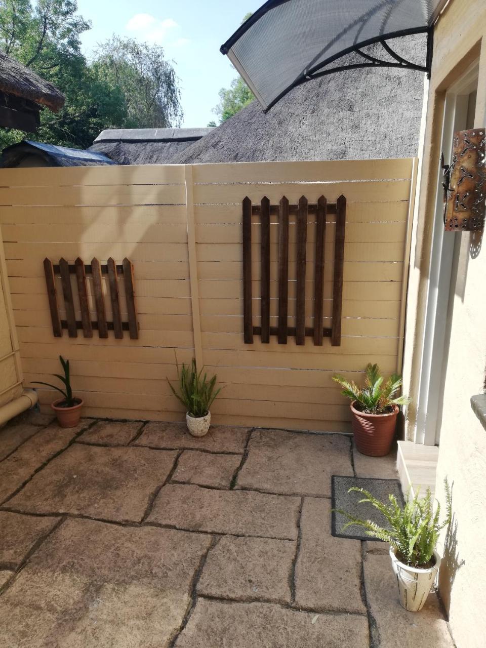 Villa Schreiner Guest House Randburg ภายนอก รูปภาพ