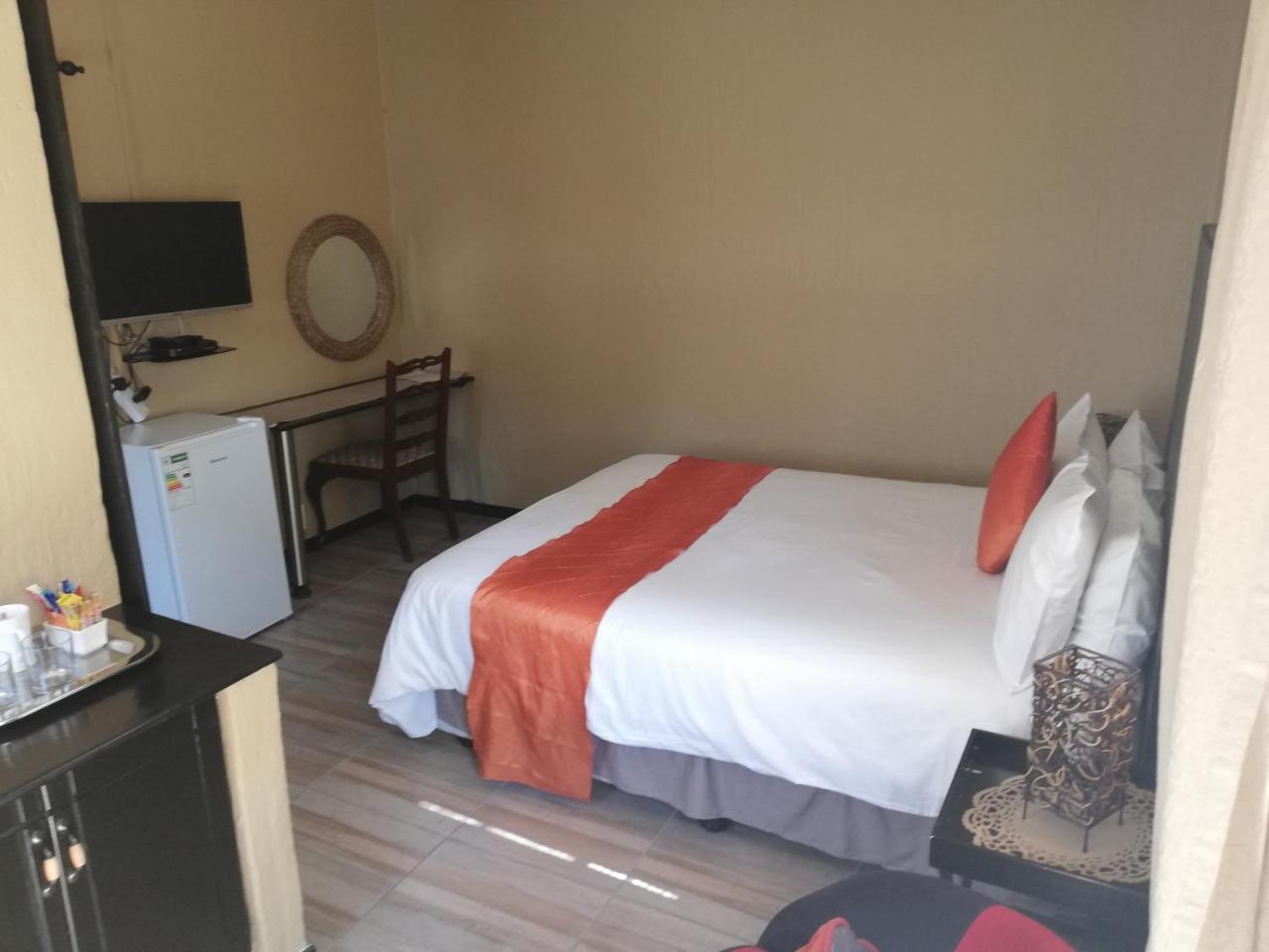 Villa Schreiner Guest House Randburg ภายนอก รูปภาพ